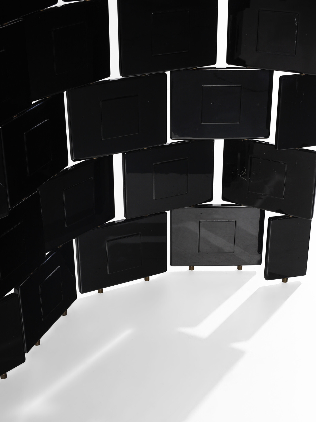 Brick Screen by Eileen Gray - view 3