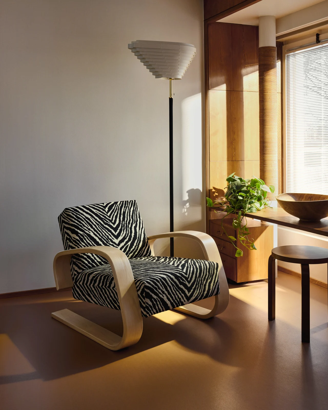 Armchair 400 in an interior