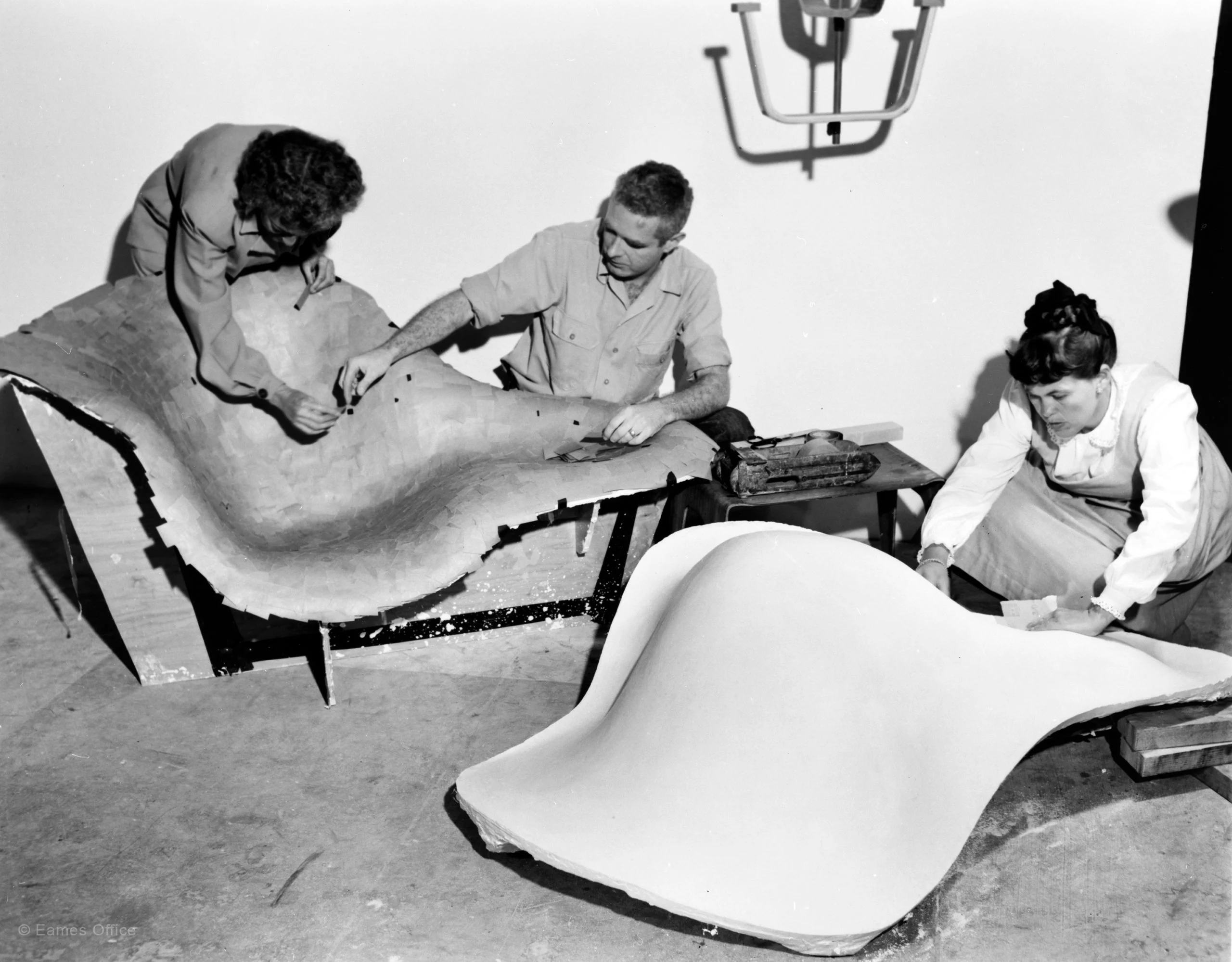La Chaise by Charles and Ray Eames - view 4