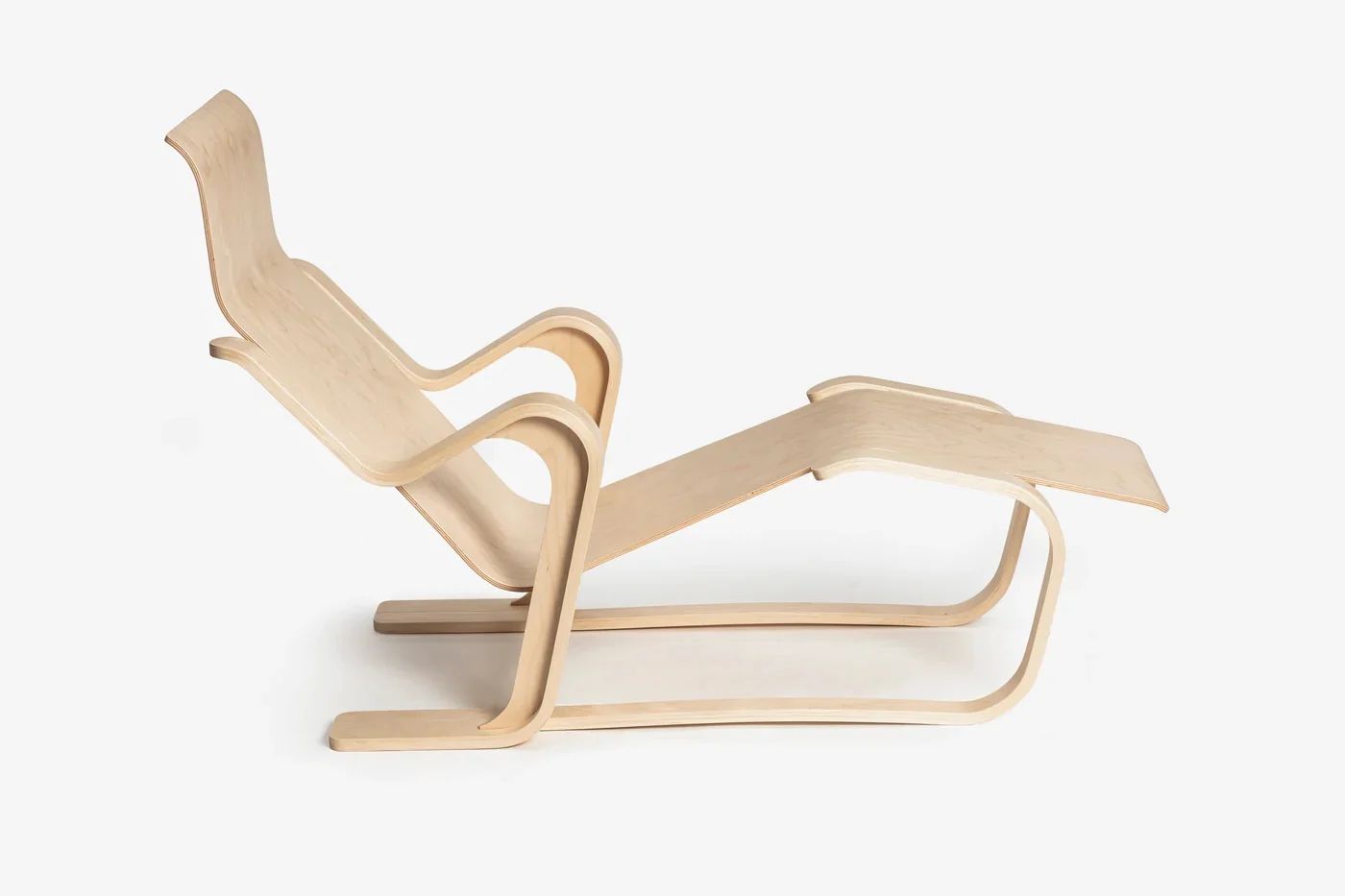 Isokon Long Chair by Marcel Breuer - view 2