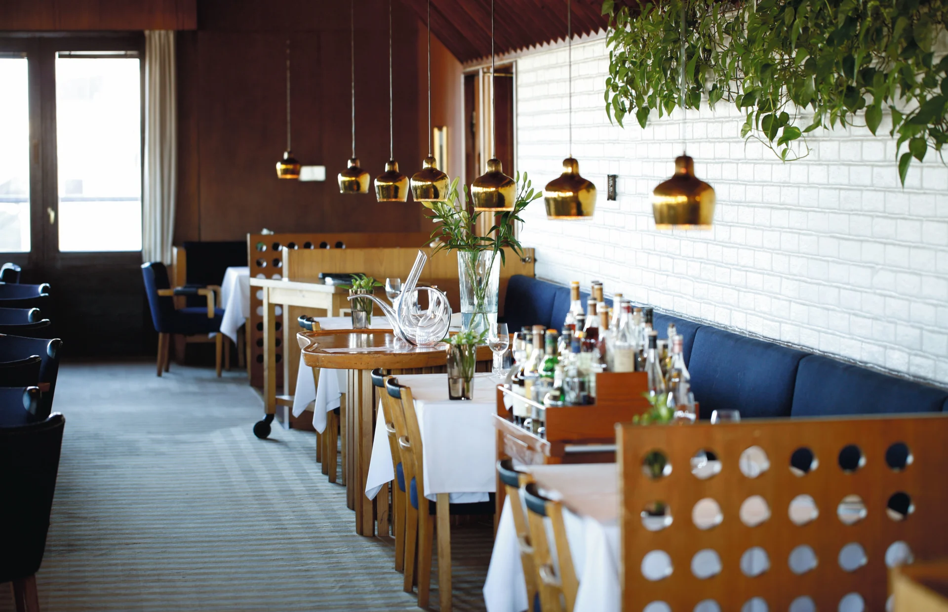 A330S Golden Bell pendant lamp in an interior