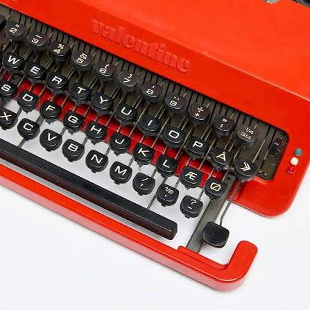 Valentine Typewriter - view 3